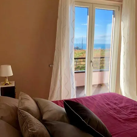 לינה וארוחת בוקר Panoramica 33 3*